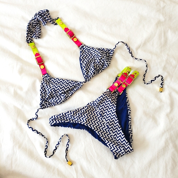Beach Bunny Other - Beach Bunny chevron neon detail bikini
